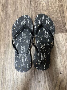 Old Navy Black Skeleton & Star Print Flip Flops